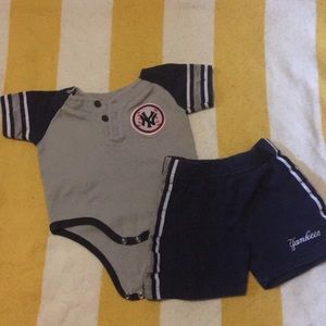 MLB Yankees Onesie & Shorts